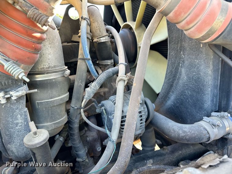 image for item DN0772 2003 International  5500i ready mix truck