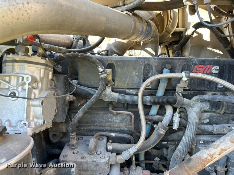 image for item DN0772 2003 International  5500i ready mix truck