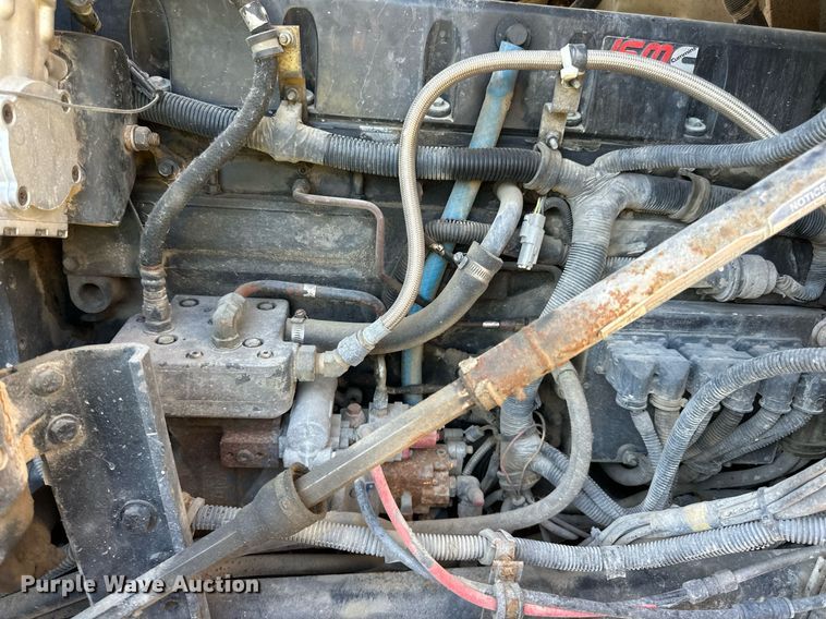 image for item DN0772 2003 International  5500i ready mix truck