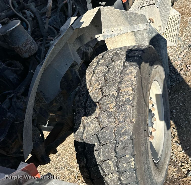 image for item DN0772 2003 International  5500i ready mix truck