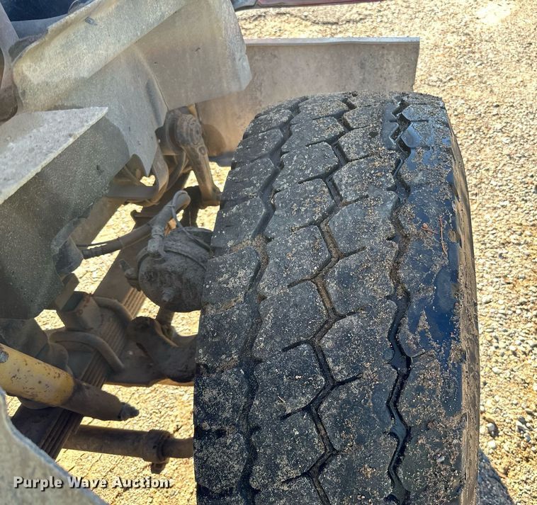 image for item DN0772 2003 International  5500i ready mix truck