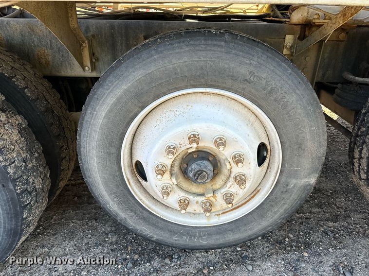 image for item DN0772 2003 International  5500i ready mix truck