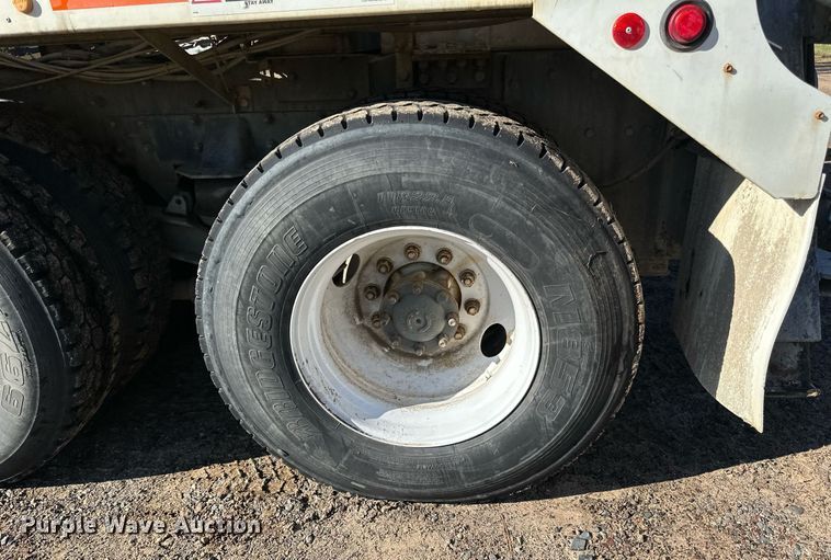 image for item DN0772 2003 International  5500i ready mix truck