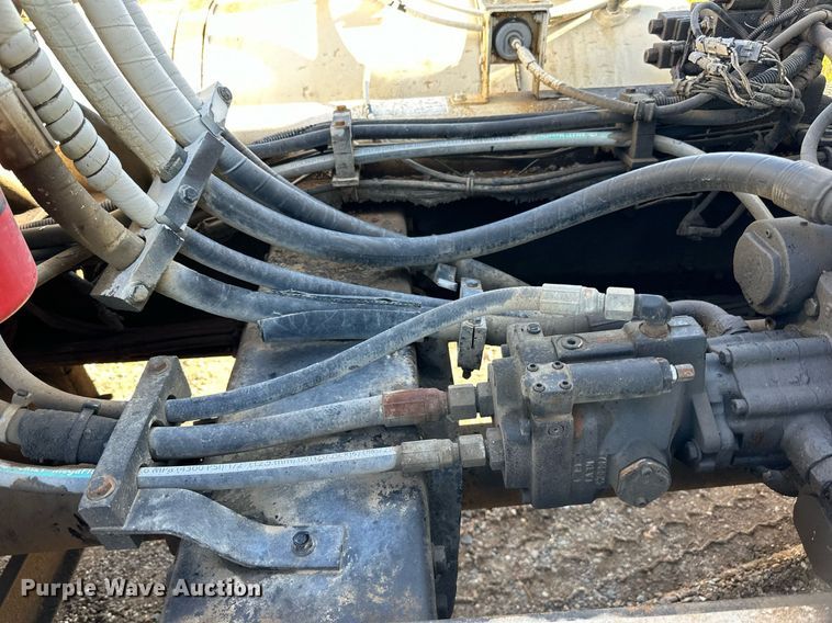 image for item DN0773 2000 International  5500i ready mix truck