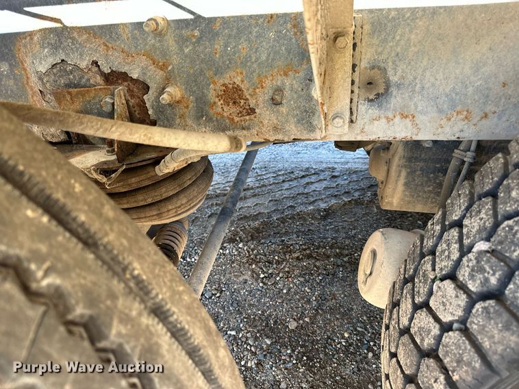 image for item DN0773 2000 International  5500i ready mix truck