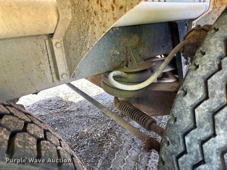 image for item DN0773 2000 International  5500i ready mix truck