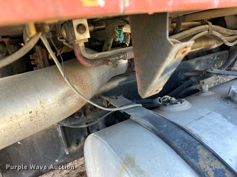 image for item DN0773 2000 International  5500i ready mix truck