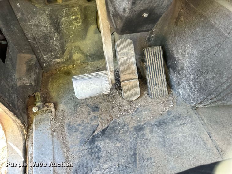 image for item DN0773 2000 International  5500i ready mix truck