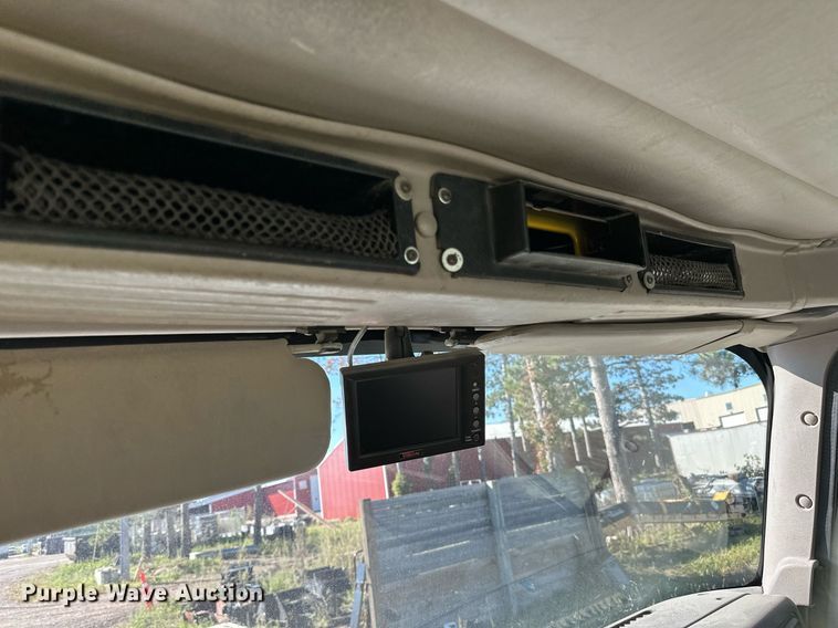 image for item DN0773 2000 International  5500i ready mix truck