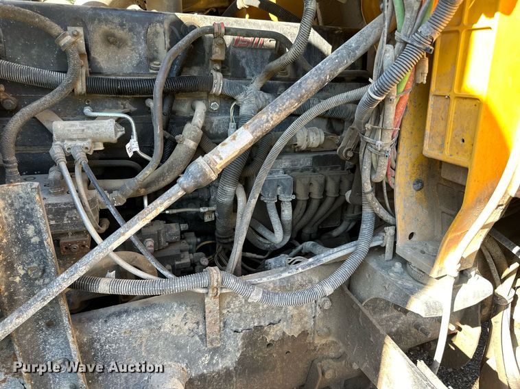 image for item DN0773 2000 International  5500i ready mix truck