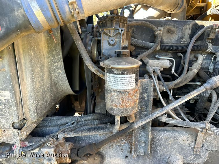 image for item DN0773 2000 International  5500i ready mix truck