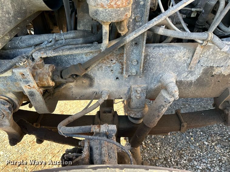 image for item DN0773 2000 International  5500i ready mix truck