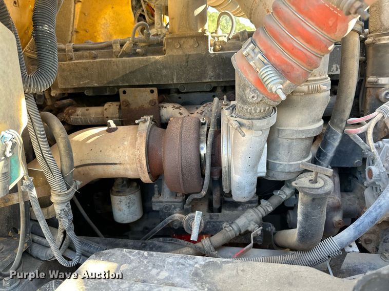 image for item DN0773 2000 International  5500i ready mix truck