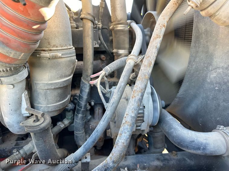 image for item DN0773 2000 International  5500i ready mix truck