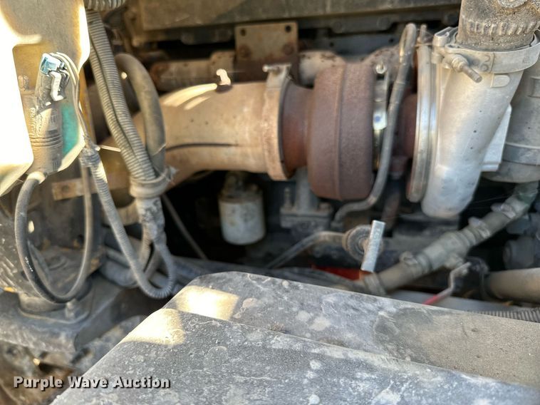 image for item DN0773 2000 International  5500i ready mix truck