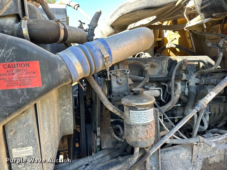 image for item DN0773 2000 International  5500i ready mix truck