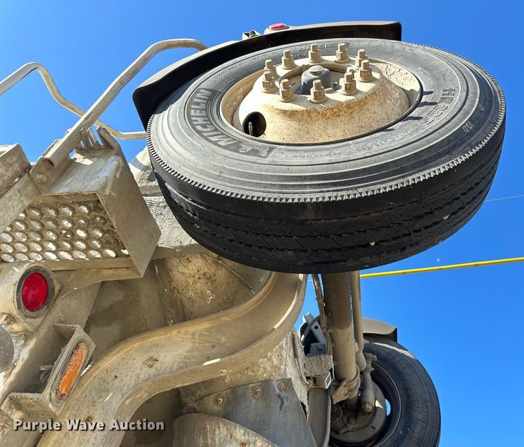 image for item DN0773 2000 International  5500i ready mix truck