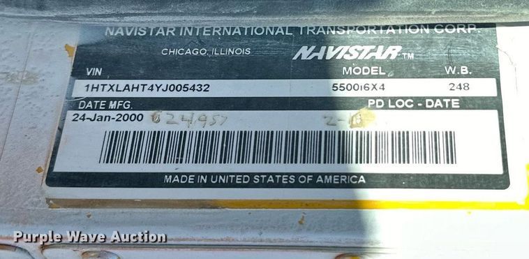 image for item DN0773 2000 International  5500i ready mix truck