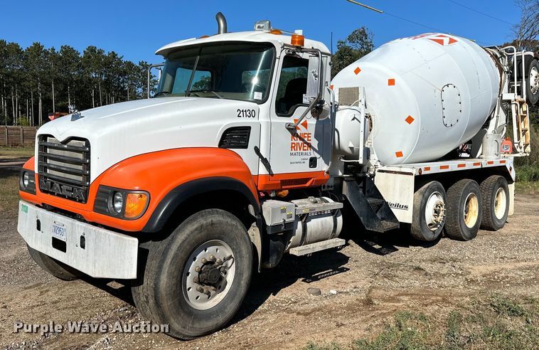 image for item DN0774 2005 Mack  CV513 ready mix truck