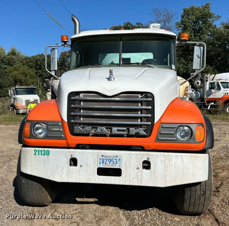 image for item DN0774 2005 Mack  CV513 ready mix truck