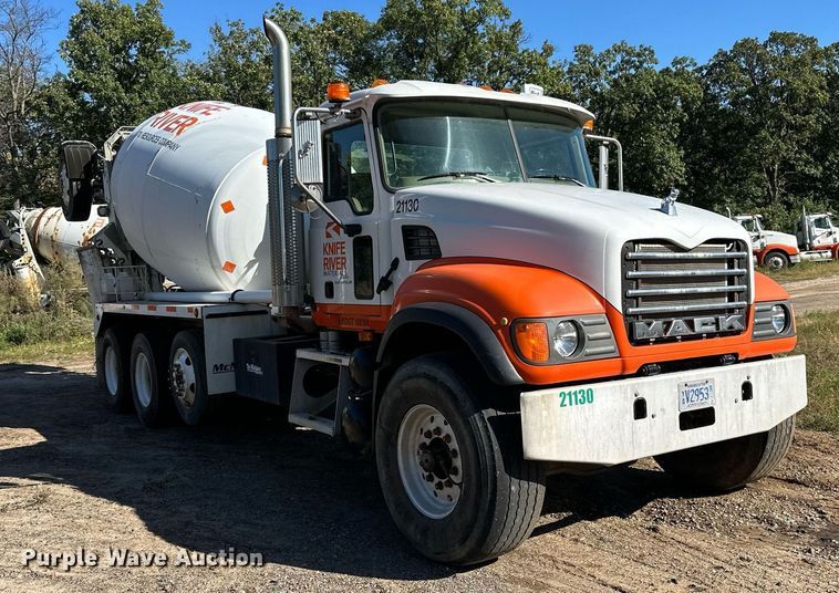 image for item DN0774 2005 Mack  CV513 ready mix truck