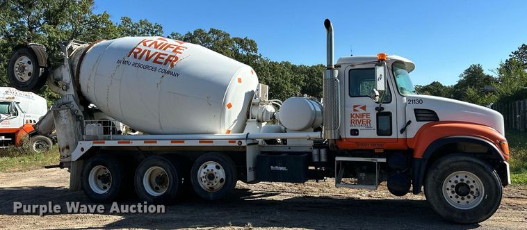 image for item DN0774 2005 Mack  CV513 ready mix truck