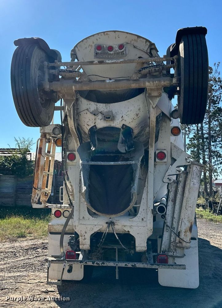 image for item DN0774 2005 Mack  CV513 ready mix truck