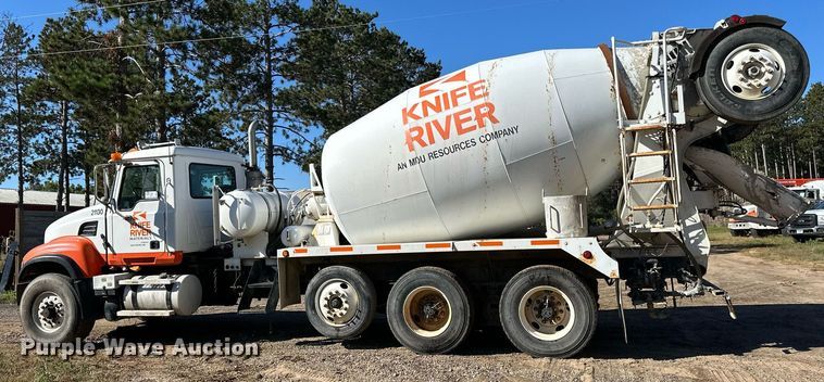 image for item DN0774 2005 Mack  CV513 ready mix truck