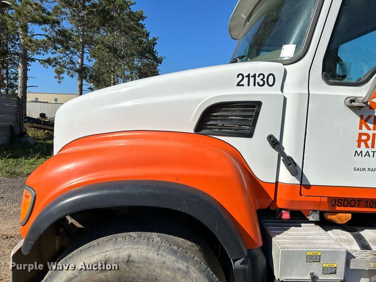 image for item DN0774 2005 Mack  CV513 ready mix truck