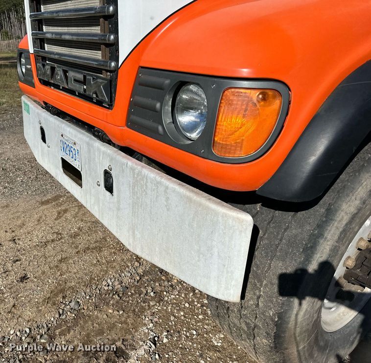 image for item DN0774 2005 Mack  CV513 ready mix truck