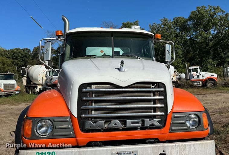 image for item DN0774 2005 Mack  CV513 ready mix truck