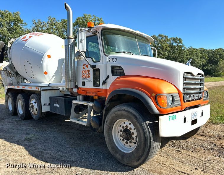 image for item DN0774 2005 Mack  CV513 ready mix truck
