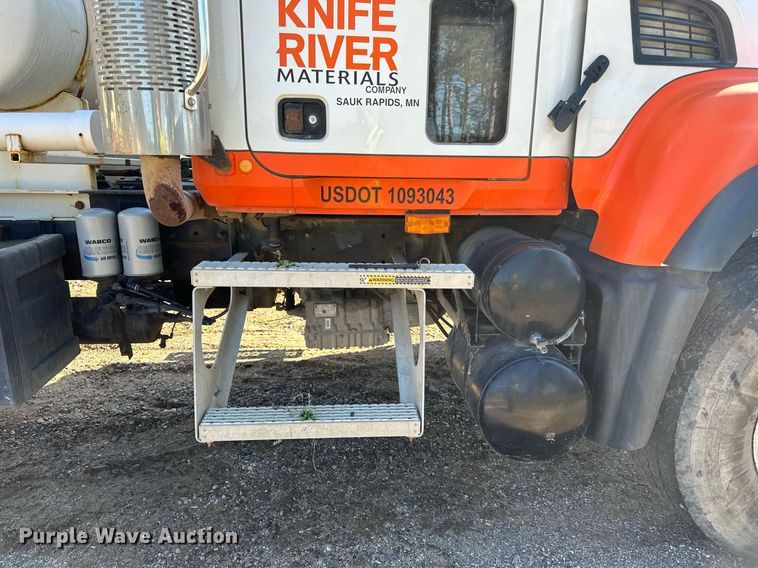 image for item DN0774 2005 Mack  CV513 ready mix truck