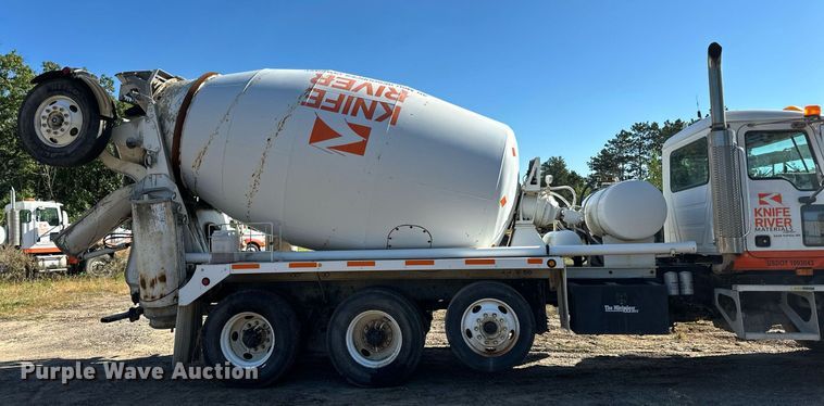 image for item DN0774 2005 Mack  CV513 ready mix truck