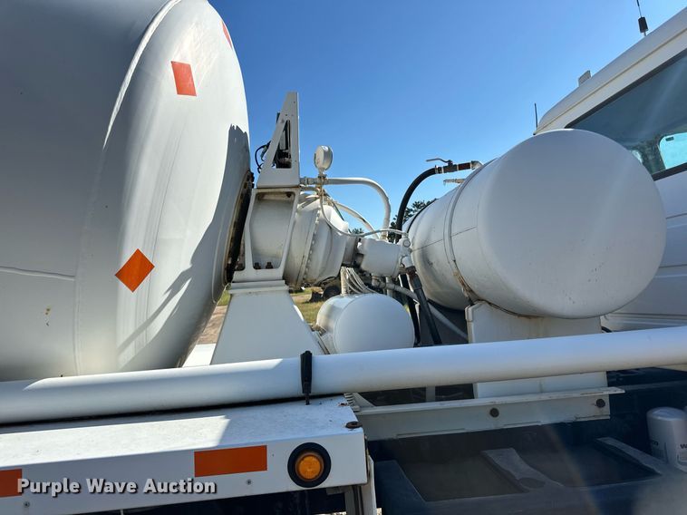 image for item DN0774 2005 Mack  CV513 ready mix truck