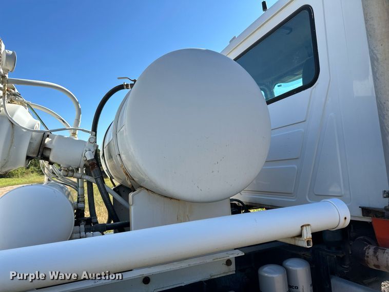 image for item DN0774 2005 Mack  CV513 ready mix truck