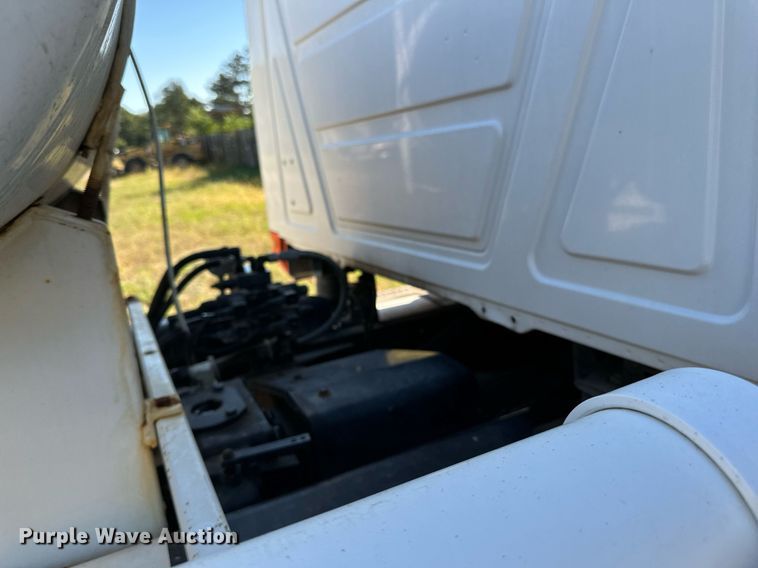 image for item DN0774 2005 Mack  CV513 ready mix truck