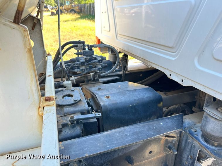 image for item DN0774 2005 Mack  CV513 ready mix truck