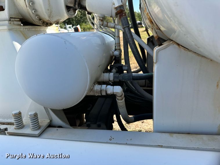 image for item DN0774 2005 Mack  CV513 ready mix truck