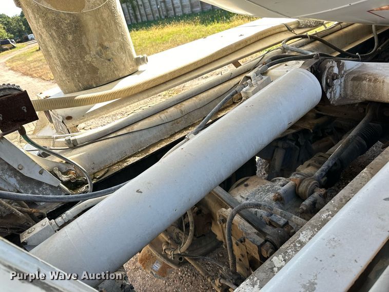 image for item DN0774 2005 Mack  CV513 ready mix truck