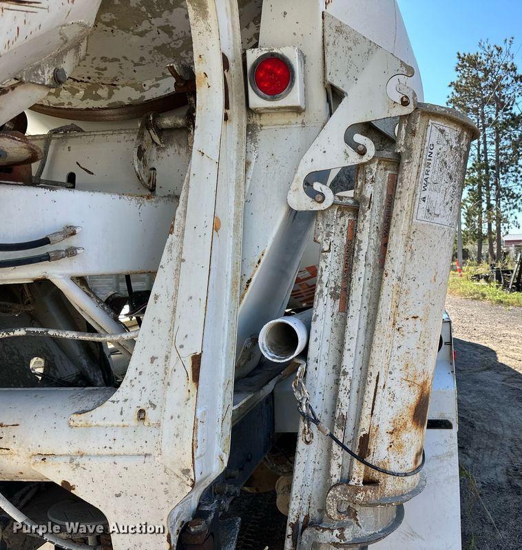 image for item DN0774 2005 Mack  CV513 ready mix truck