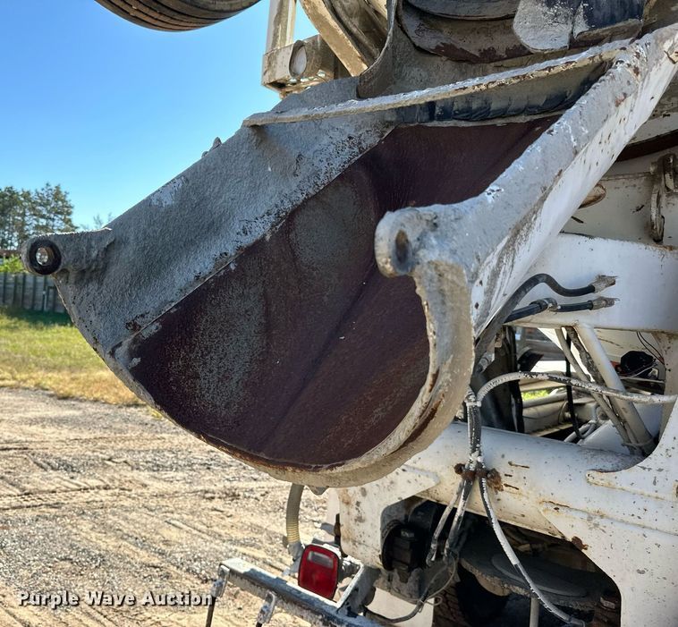 image for item DN0774 2005 Mack  CV513 ready mix truck