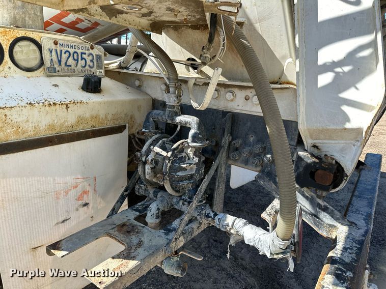 image for item DN0774 2005 Mack  CV513 ready mix truck