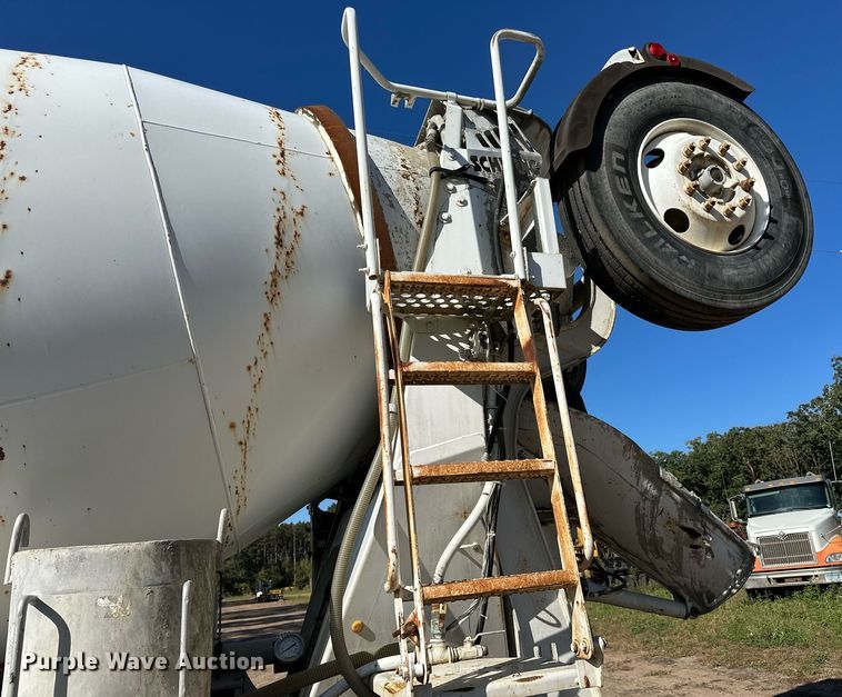 image for item DN0774 2005 Mack  CV513 ready mix truck