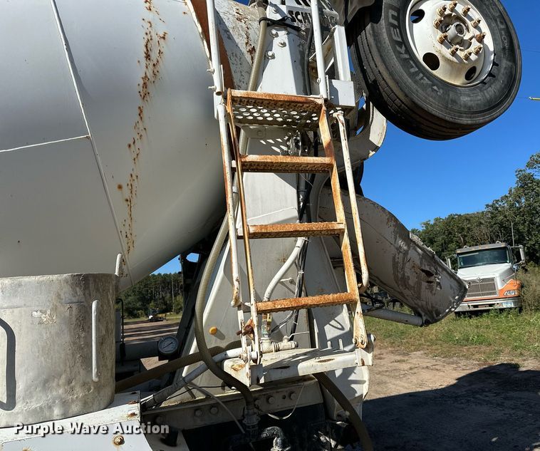 image for item DN0774 2005 Mack  CV513 ready mix truck