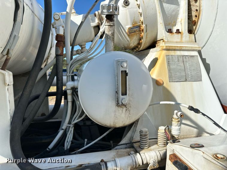 image for item DN0774 2005 Mack  CV513 ready mix truck