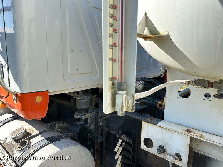 image for item DN0774 2005 Mack  CV513 ready mix truck