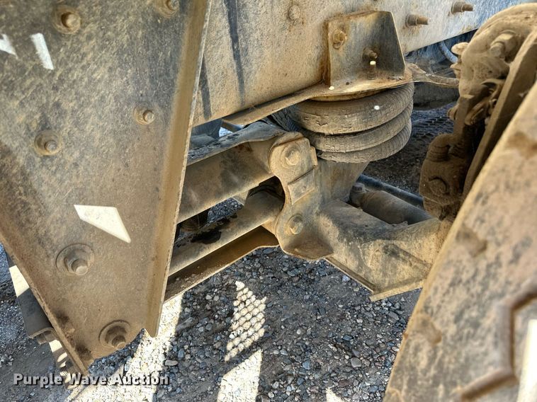 image for item DN0774 2005 Mack  CV513 ready mix truck