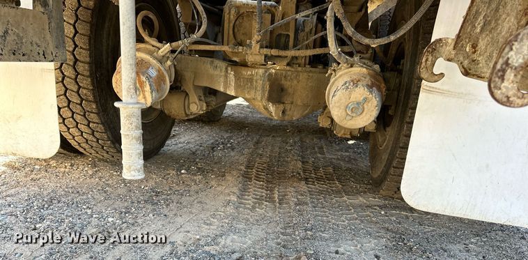 image for item DN0774 2005 Mack  CV513 ready mix truck