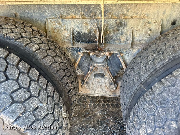 image for item DN0774 2005 Mack  CV513 ready mix truck